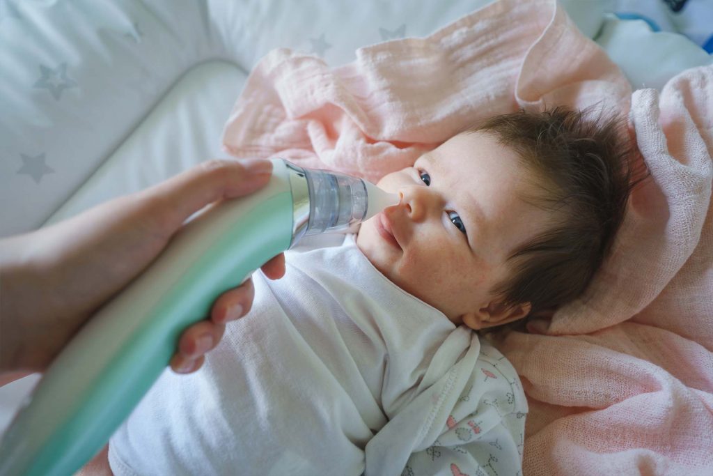 Az elemes orszívó hasznos eszkz, amíg pici a baba. Figyeljünk oda, hogy megfelelő méetűt válasszunk, ami beilleszthető a csecsemő orrlyukába